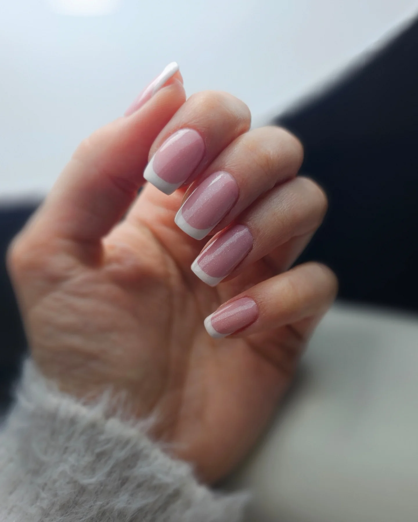 Manicure kwadraty z przedłużaniem french
